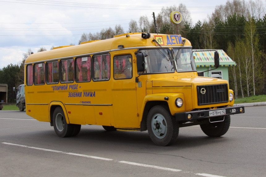 С табличкой «Дети»: как обстоят дела в России со школьными автобусами?