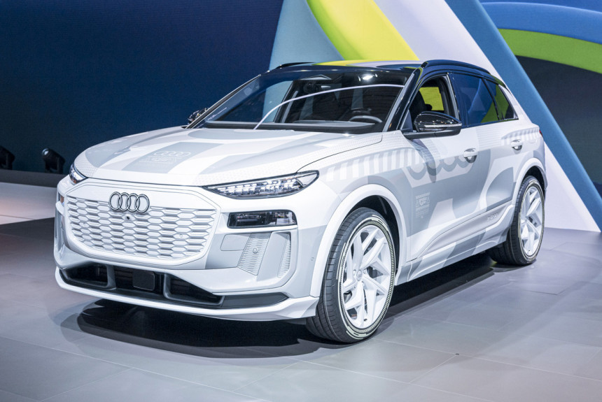Дебют в камуфляже: Audi Q6 e-tron на новой платформе