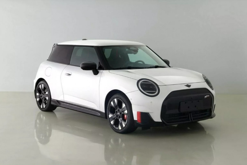 Драйверские JCW-версии электромобилей Mini Cooper и Aceman засвечены в Китае