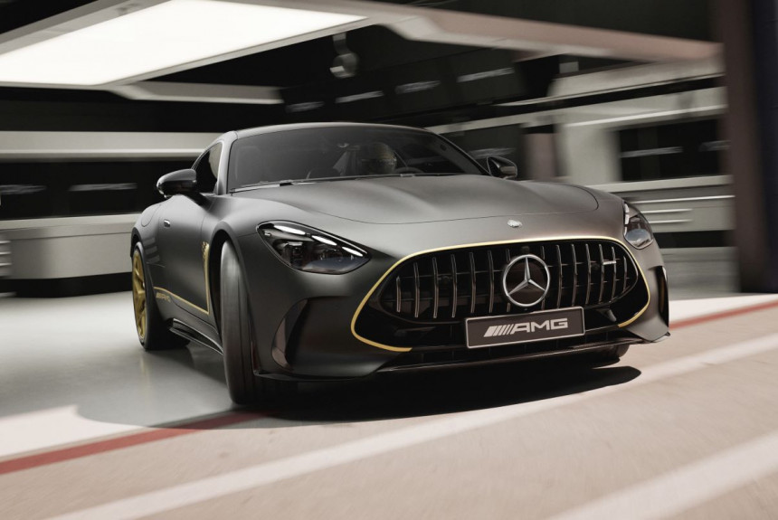 Спецверсия купе Mercedes-AMG GT сделана в честь команды из фильма F1