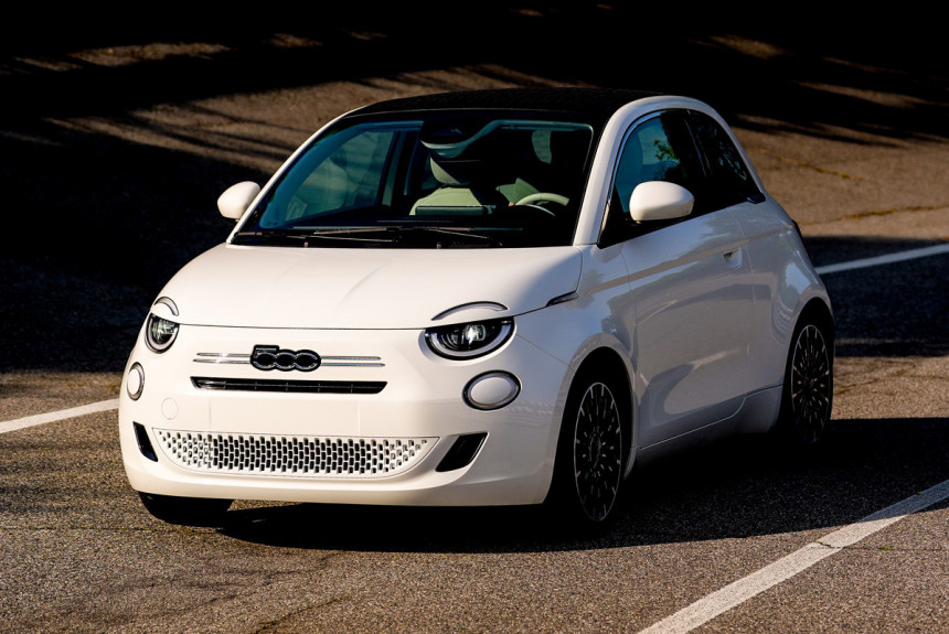 Новый Fiat 500 примерил ДВС вместо электромотора