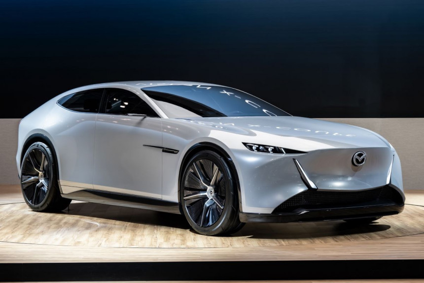 Mazda представила два концепта и новый логотип