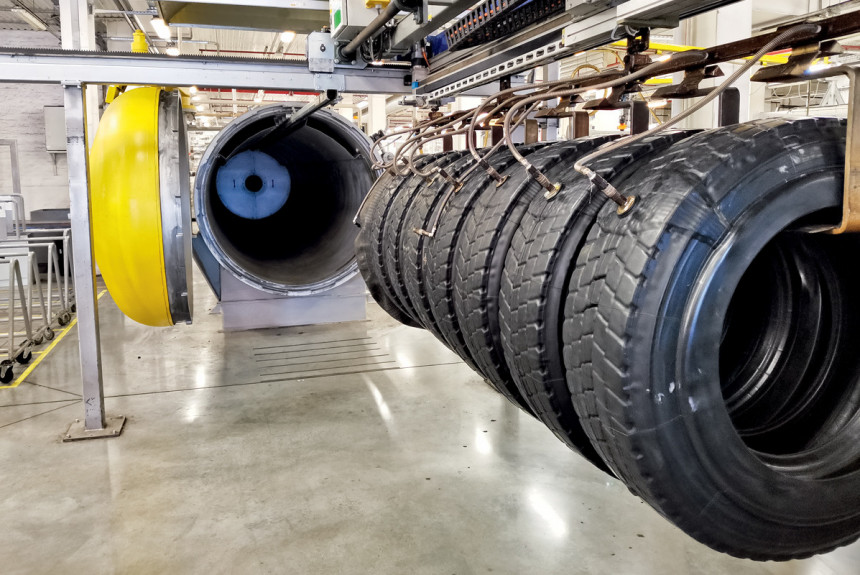 Завод «Давыдово»: как шипуют легковые шины и восстанавливают грузовые?