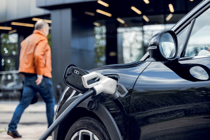 Инфраструктура для электромобилей и гибридов в России: что нового? 