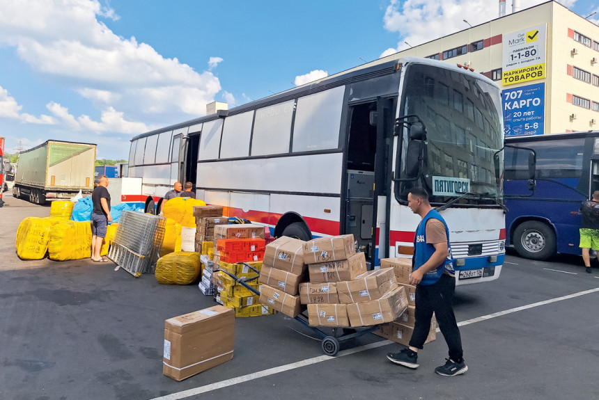 Челнокобусы: как автобусы работают ещё и грузовиками