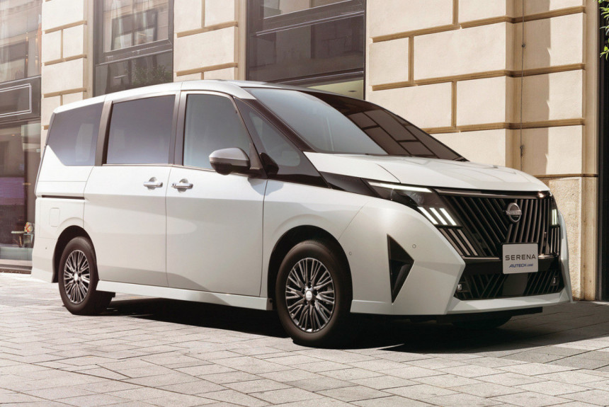 Обновленный минивэн Nissan Serena: новый облик за доплату