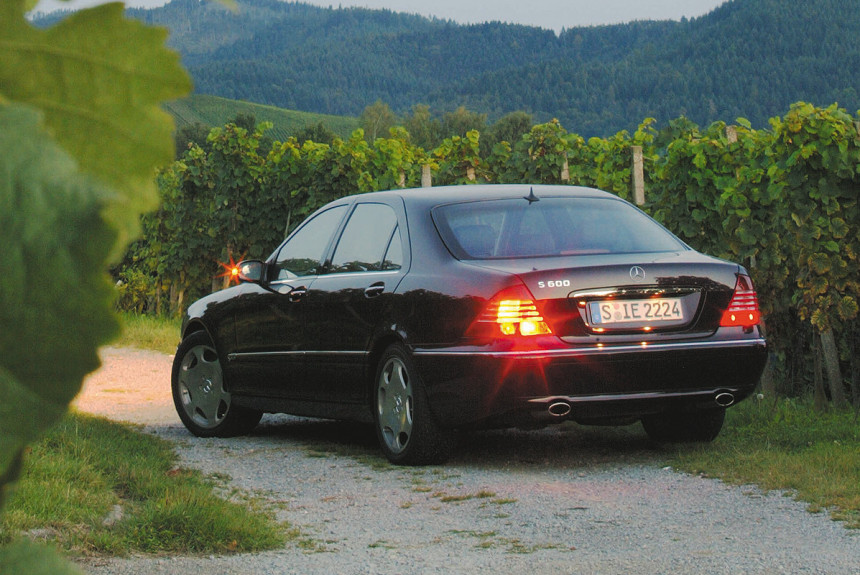 Лучшее из архива Авторевю. Давление наддува: обновленный Mercedes-Benz S600 с мотором V12