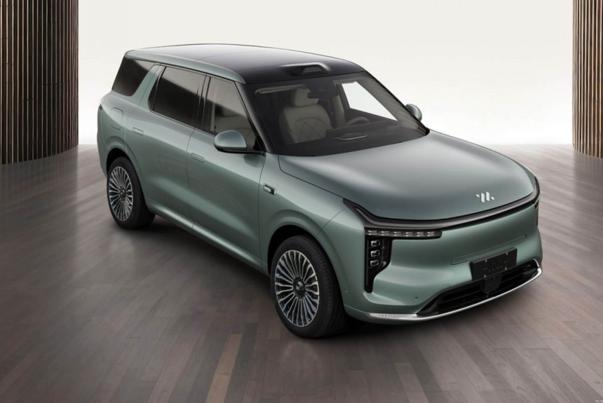 Гибридный кроссовер IM LS8 приготовился к дебюту