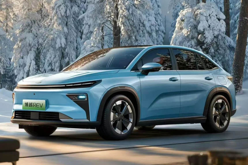 Китайский Geely Atlas стал гибридным купе-кроссовером 