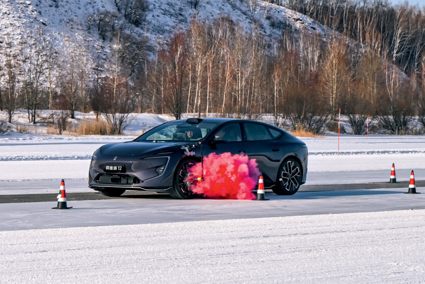 Замороженное электричество: Сорокин и зимний полигон в Китае