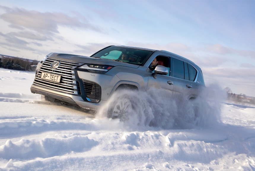 Один в поле. Тест гибридного внедорожника Lexus LX 700h