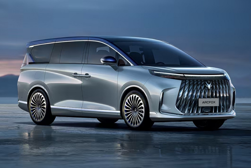 BAIC анонсировал гибридный минивэн Arcfox Wendao V9