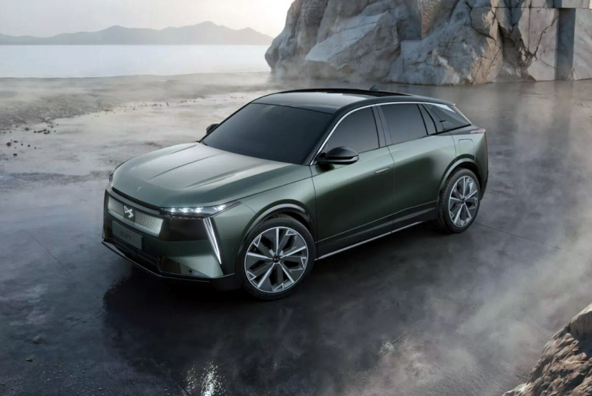 DS 7 сменил поколение и обрел индекс N°7