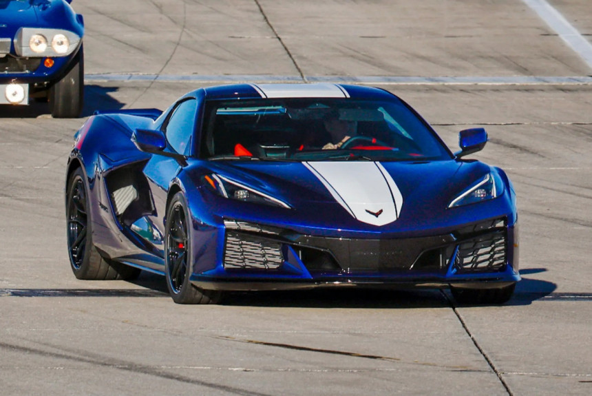 Компания Chevrolet анонсировала новый Corvette Grand Sport на гоночной трассе 