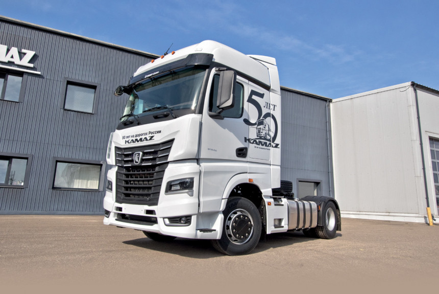 Юбилейный: знакомимся с тюнингованной версией КАМАЗа К5