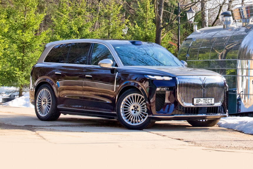 Укачивающий гибрид Voyah Taishan в руках Леонида Голованова