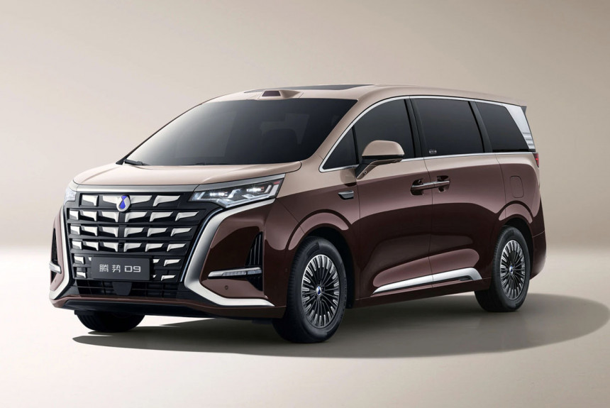 Минивэн Denza D9 обновился и получил продвинутую батарею