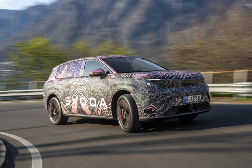 Электрокроссовер Skoda Peaq показали в камуфляже