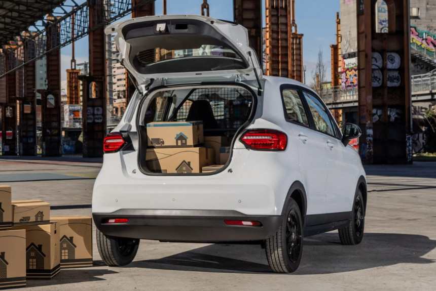 Небольшой электромобиль Leapmotor T03 превратился в фургон