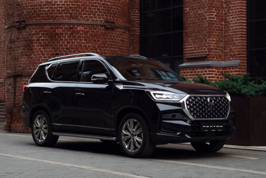 В России дебютировал семиместный KGM Rexton: объявлена цена
