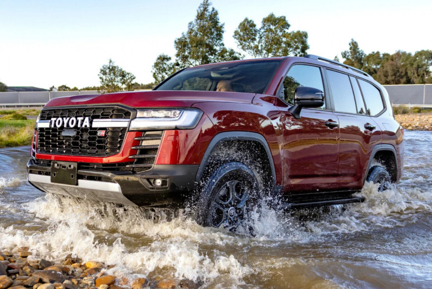 Гибрид Toyota Land Cruiser 300 расширяет рынки сбыта