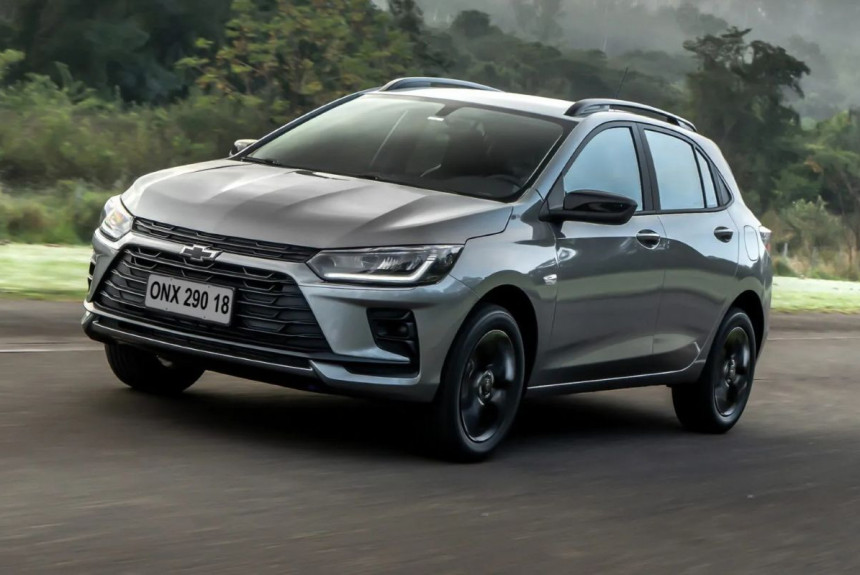 Хэтчбек Chevrolet Onix прикинулся паркетником и фургоном