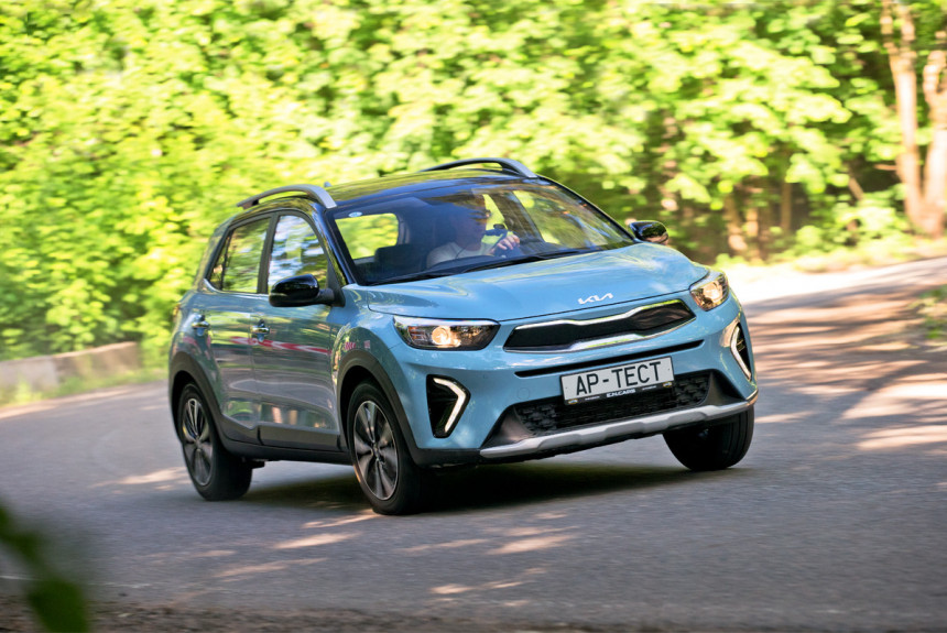 Экспресс-тест хэтчбека Kia KX1 (он же Stonic и родственник Rio)