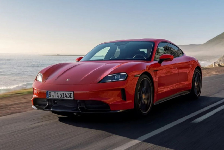 Модернизированный Porsche Taycan обрел восемь виртуальных «передач»
