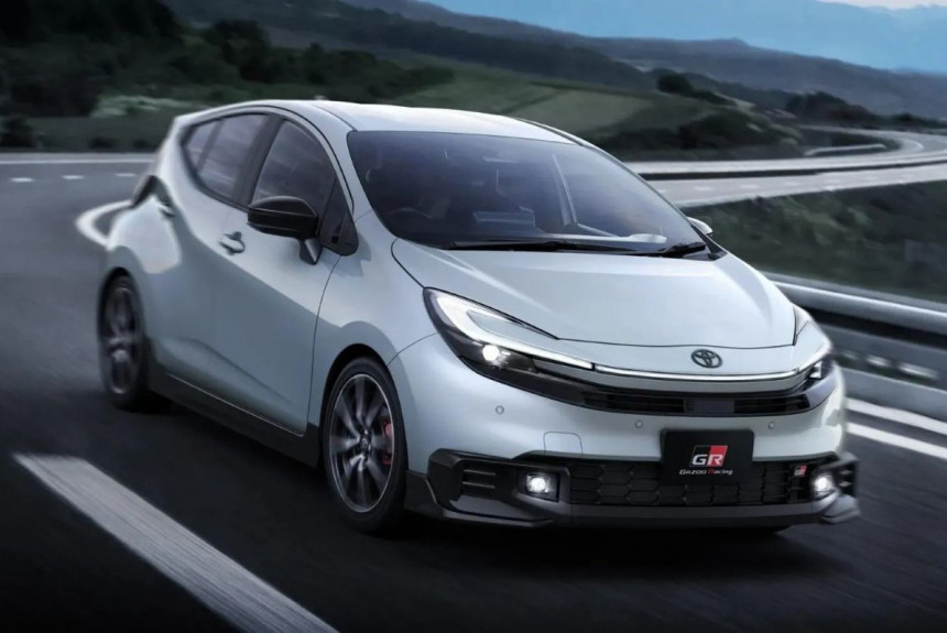 Хэтчбек Toyota Aqua примерил новый спортивный костюм