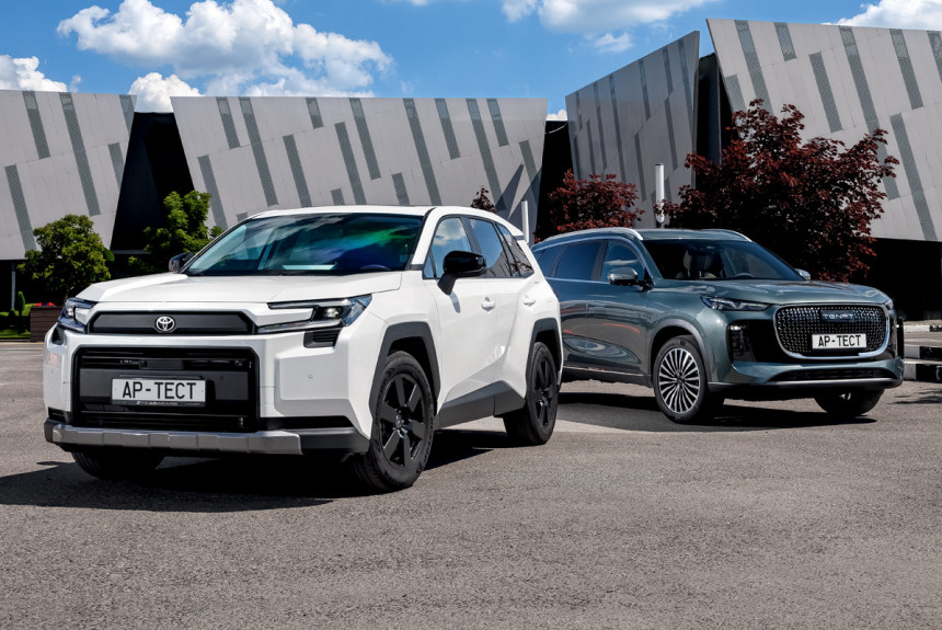Toyota RAV4 или Tenet T8: что из них лучше за 4 млн рублей? 