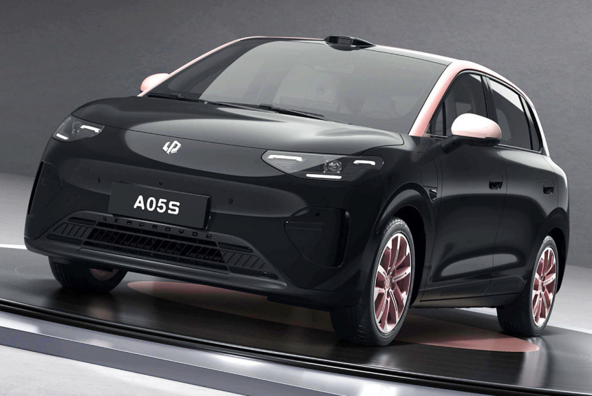 Leapmotor A05 показал салон