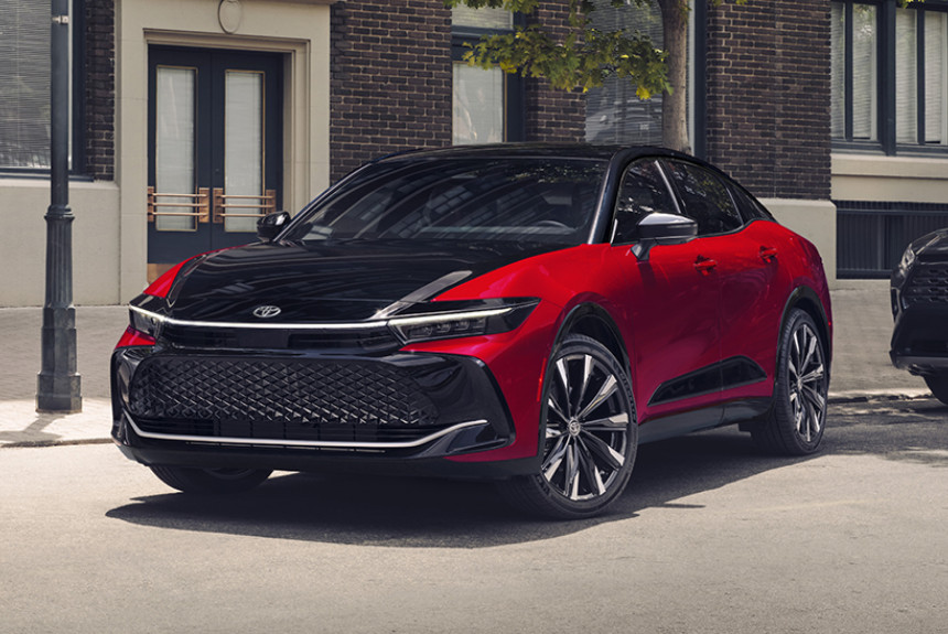 Седан Toyota Crown Crossover обновился в Америке и готовится к рестайлингу в Японии