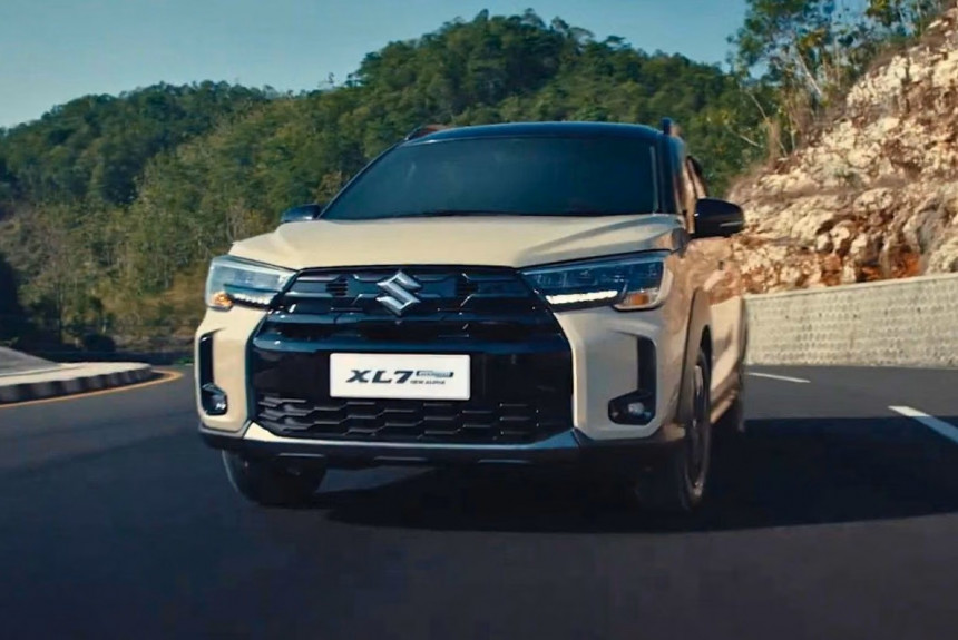 Представлен обновленный кроссвэн Suzuki XL7
