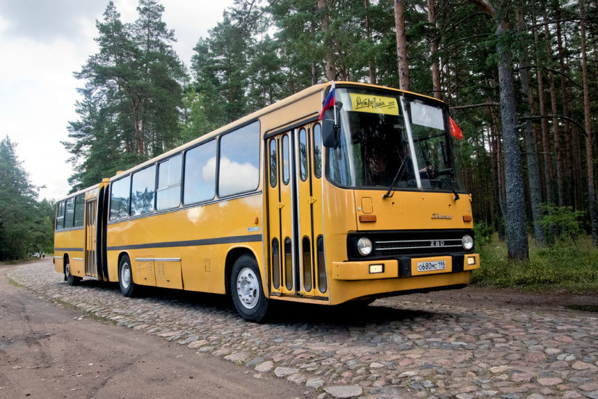 День икарусника: как Лапшин водил «гармошку» Ikarus