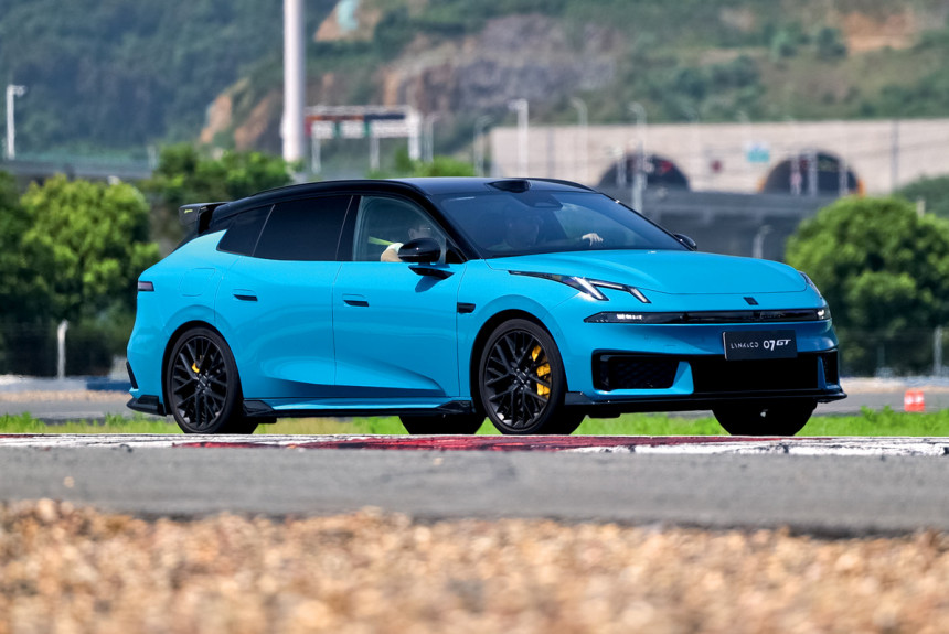 Lynk & Co 07 GT: знакомство на гоночной трассе в Китае