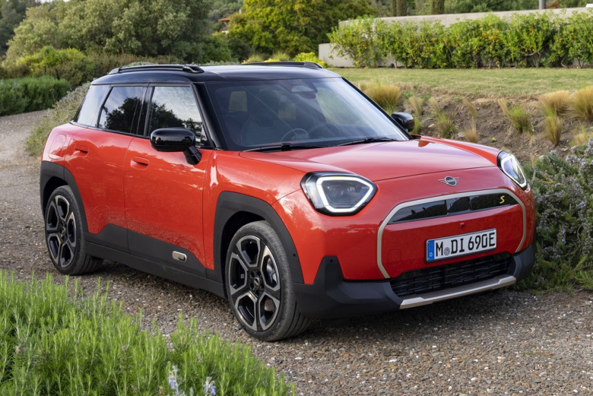 Будущие Mini и BMW первой серии перейдут на задний привод