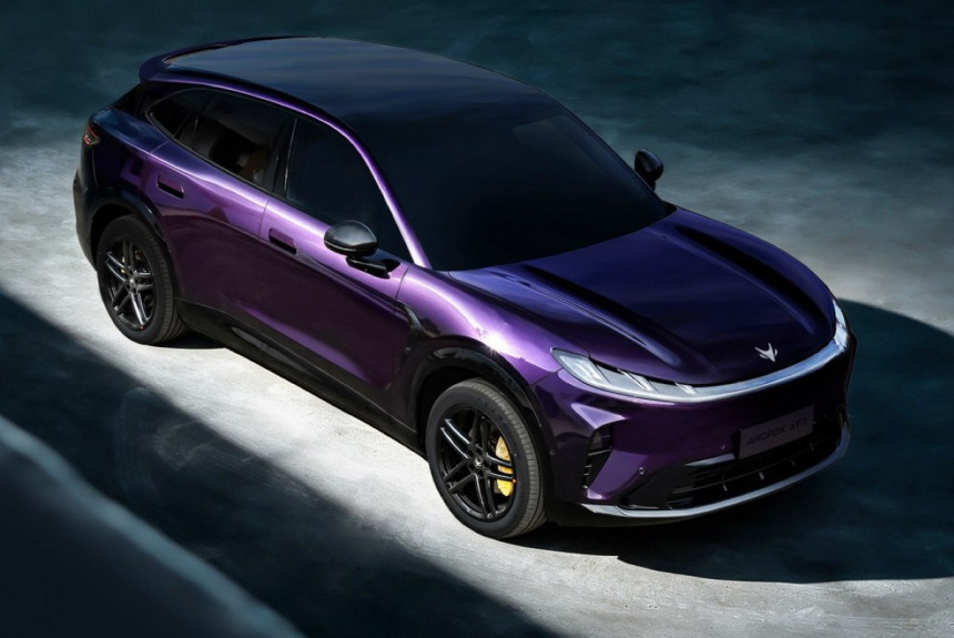 Представлен недорогой кроссовер Arcfox αT7 от концерна BAIC