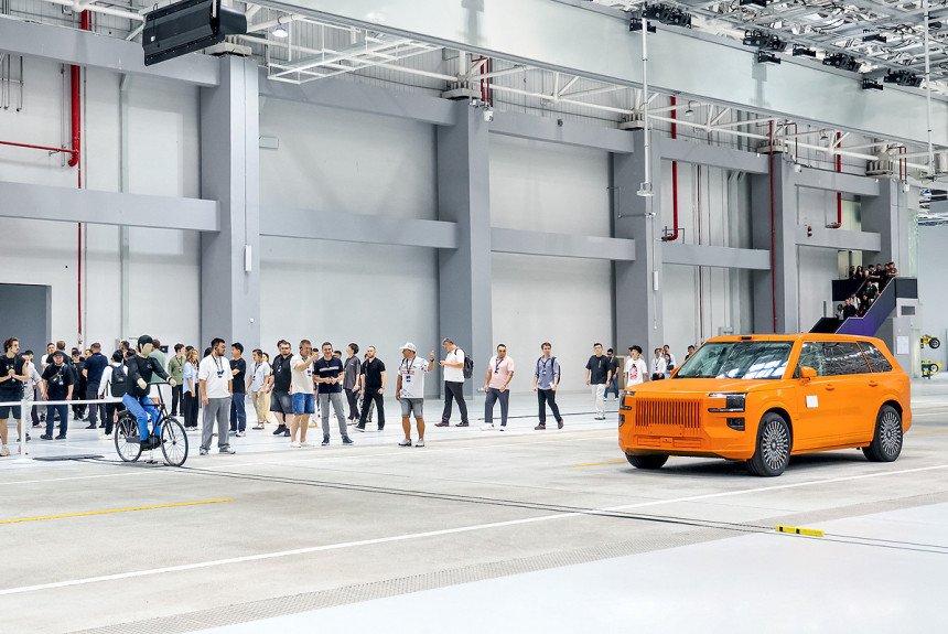 Geely, безопасность и рекорды Гиннесса: репортаж из Нинбо