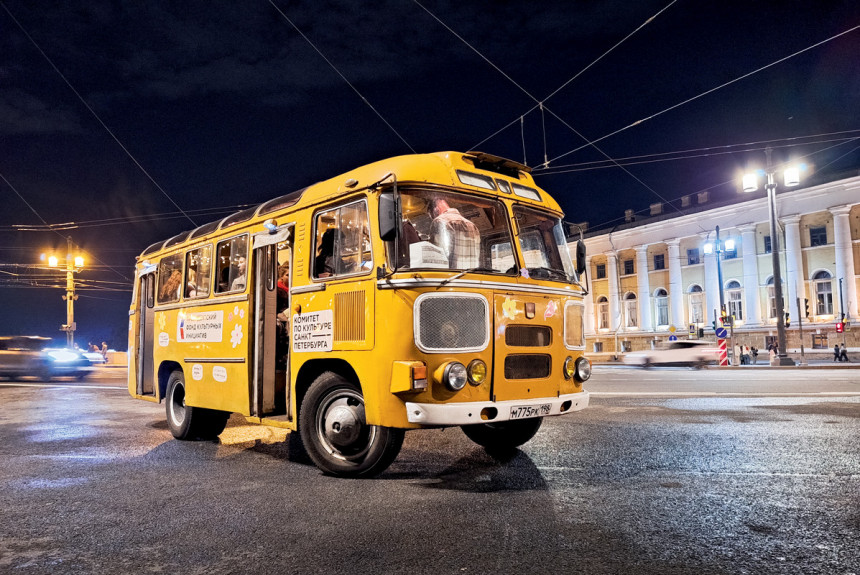 Петроколобок: ночная смена на ретроавтобусе  ПАЗ-672