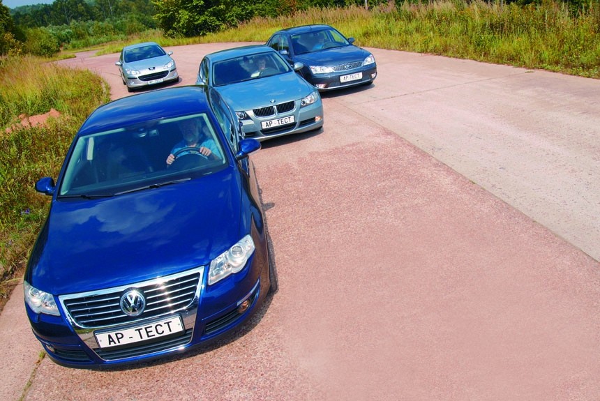 Новый Volkswagen Passat против двухлитровых седанов BMW 320i, Ford Mondeo и Peugeot 407