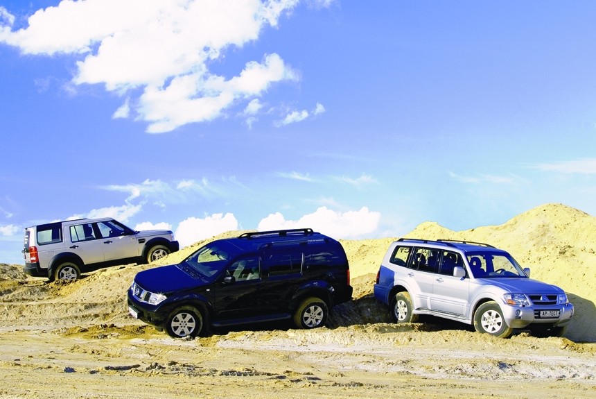 Проверка на прочность: Nissan Pathfinder, Mitsubishi Pajero и Land Rover Discovery