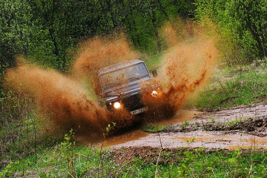 Испытания Land Rover Defender  в условиях бездорожья