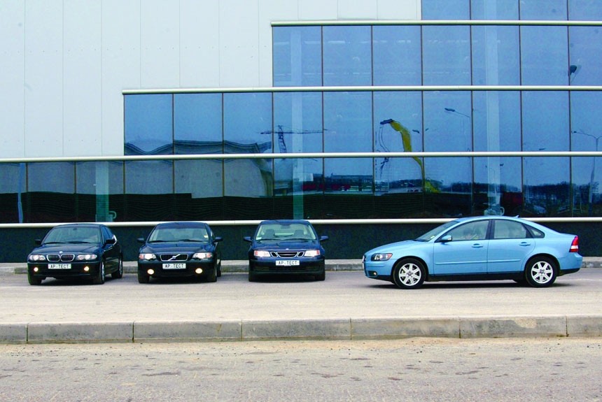  Volvo S40 нового поколения против конкурентов: BMW 320i, Saab 9-3 и Volvo S60