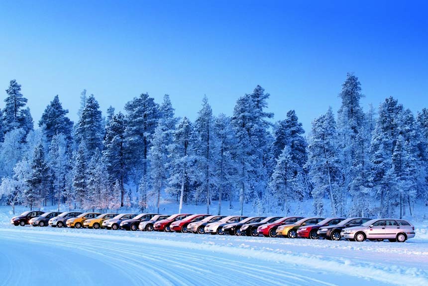 19 автомобилей на зимнем тесте в снегах Лапландии