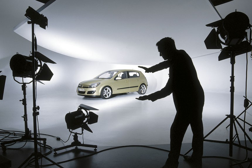 Статичная презентация предсерийного хэтчбека Opel Astra