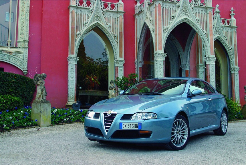 Знакомимся с купе Alfa Romeo GT на дорогах Монте-Карло