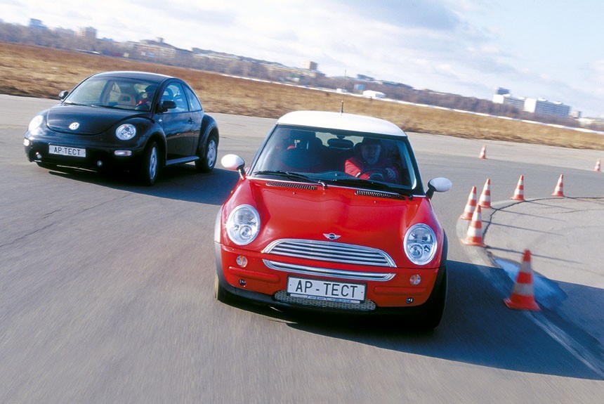 Битломиния: хэтчбеки Mini Cooper и Volkswagen New Beetle
