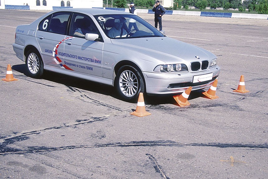 Основной инстинкт: мы побывали в школе водительского мастерства BMW в Москве	