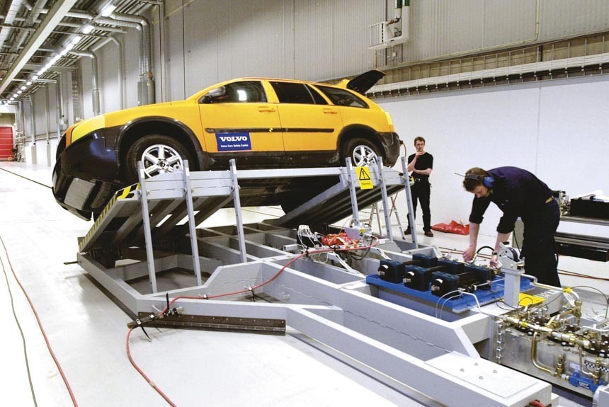 Краш-тесты Volvo XC90 и экскурсия по центру пассивной безопасности марки в Гетеборге 				