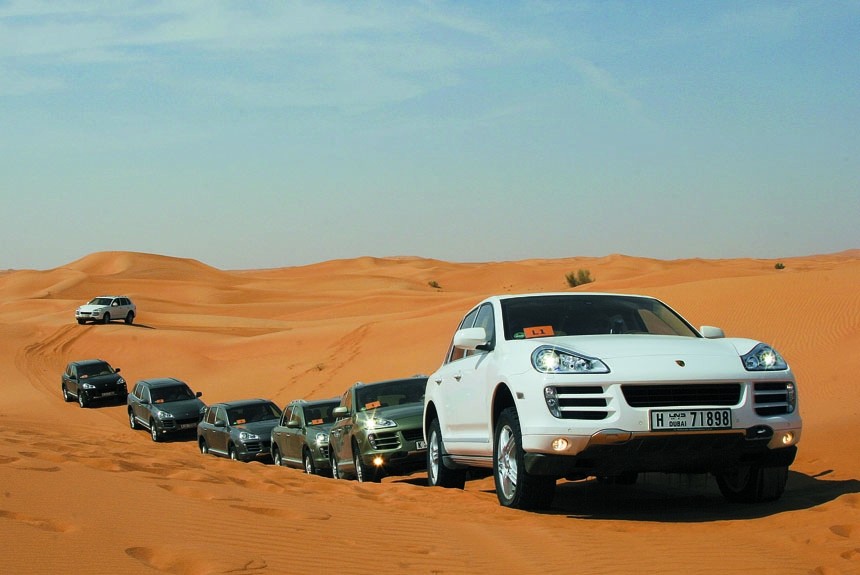 «Неформатная» поездка  Олега Растегаева и Константина Сорокина в Арабские Эмираты с Porsche Travel Club